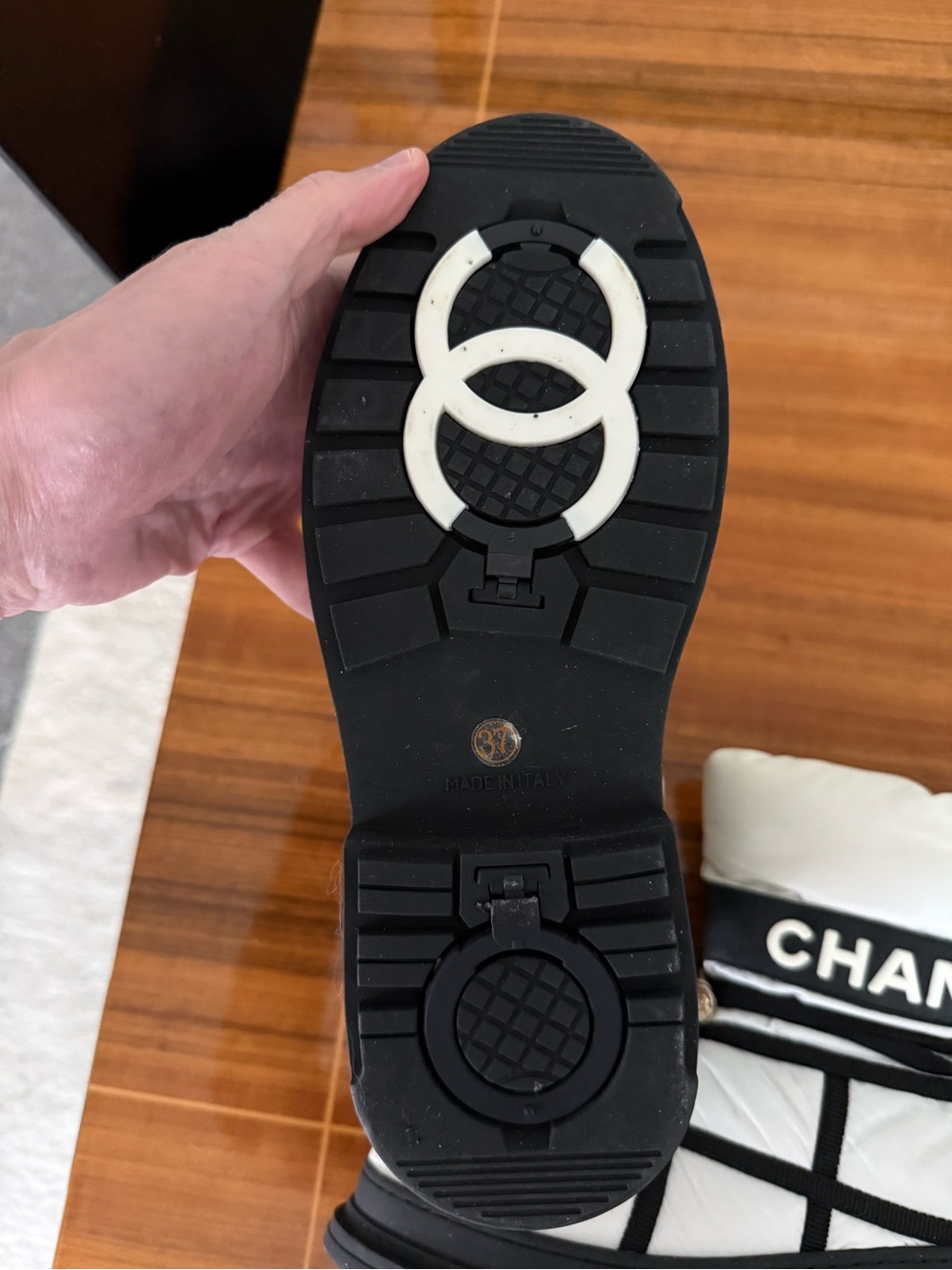 CHANEL White and Black Quilted Lace-Up Snow Boots - Picture 6 of 15